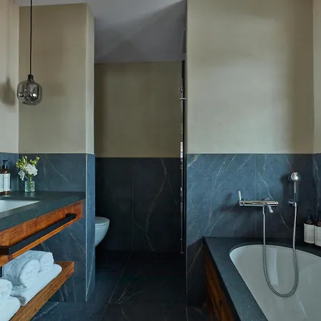 Miiro The Mansard 4*