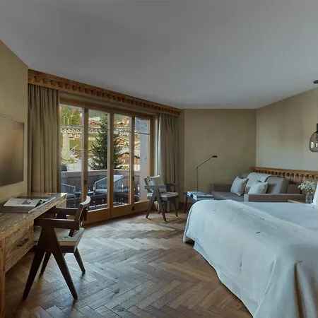מלון Miiro The Mansard 4*