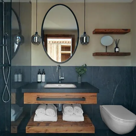 Miiro The Mansard 4*