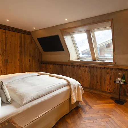 Miiro The Mansard 4*
