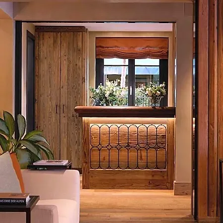 Miiro The Mansard 4*