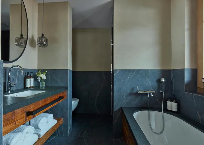 Miiro The Mansard 4*